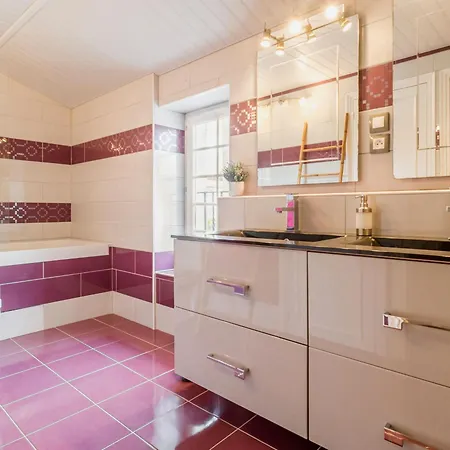 Maison De Charme Avec Jardin Près De Nantes, 4 Chambres, Wifi, équipements Bébé Et Babyfoot - Fr-1-306-1272 * Le Bignon