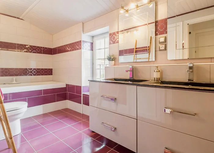 Maison De Charme Avec Jardin Près De Nantes, 4 Chambres, Wifi, équipements Bébé Et Babyfoot - Fr-1-306-1272 * Le Bignon