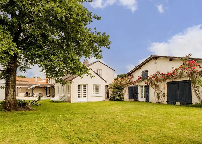 Maison De Charme Avec Jardin Près De Nantes, 4 Chambres, Wifi, équipements Bébé Et Babyfoot - Fr-1-306-1272
